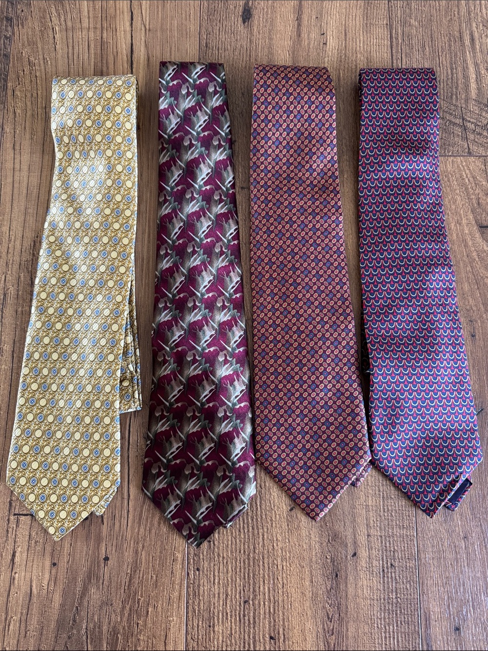 Bundle of men’s ties, various brands